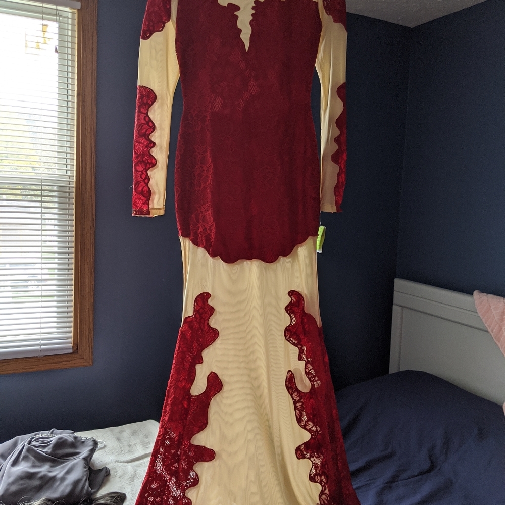 Windsor, red/nude sheer, size Large (8/10)